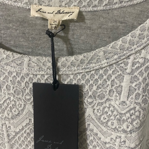 Jane and Delancey Woman’s long Sleeve Knit Top - Picture 4 of 6